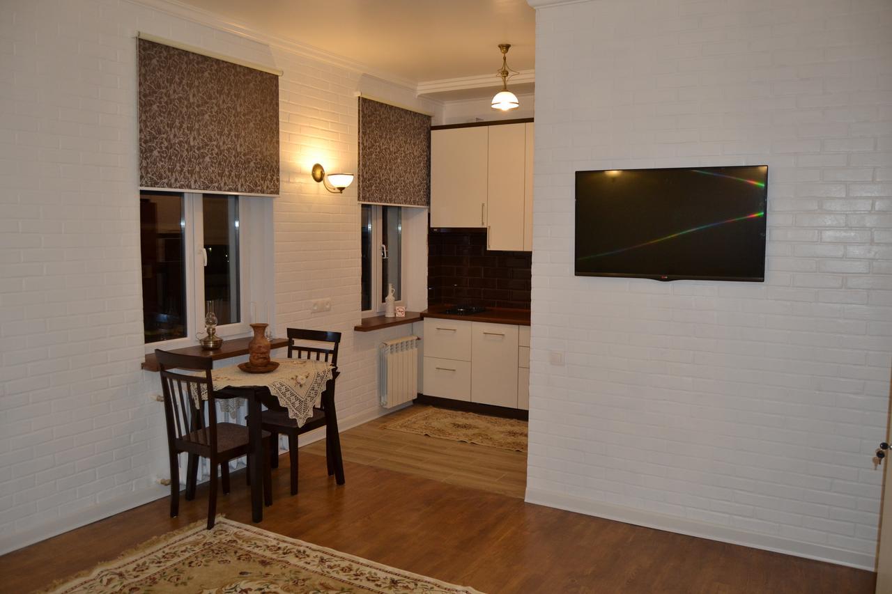 Vladimirskie Apartamenty In Center Of Brest Exterior foto